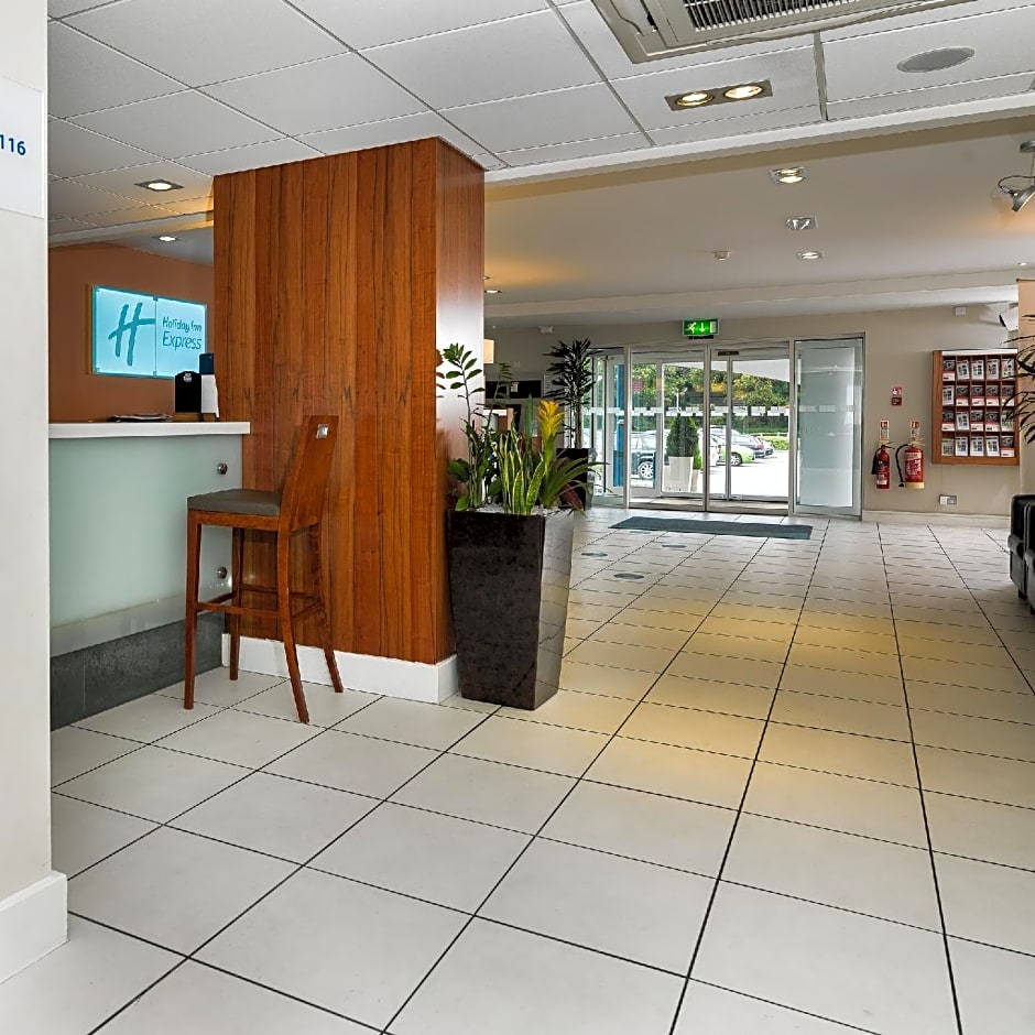 Holiday Inn Express London Gatwick Crawley By IHG