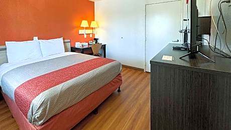1 Queen Bed | ADA/Tub/Hear/Micfridge