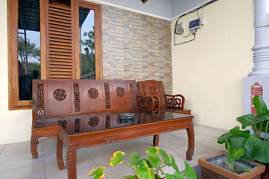 RedDoorz Syariah near Alun Alun Pacitan 2