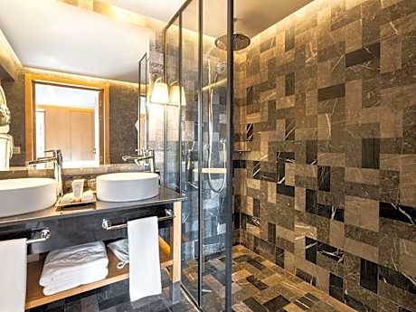 Contemporary Junior King Suite with Balcony