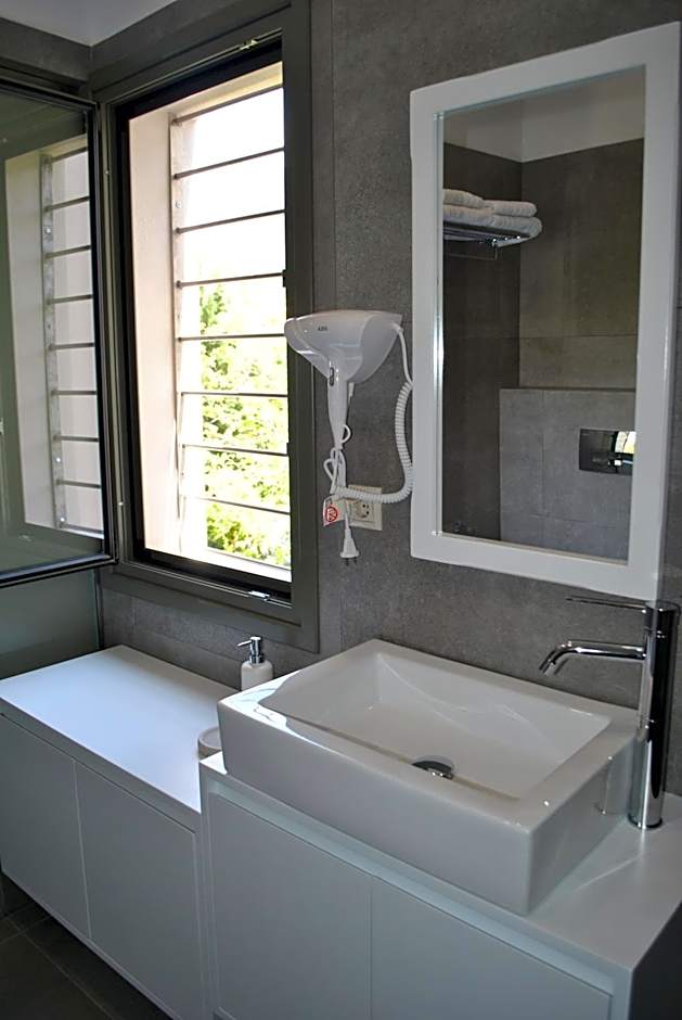 Petras Gi - Stone Houses