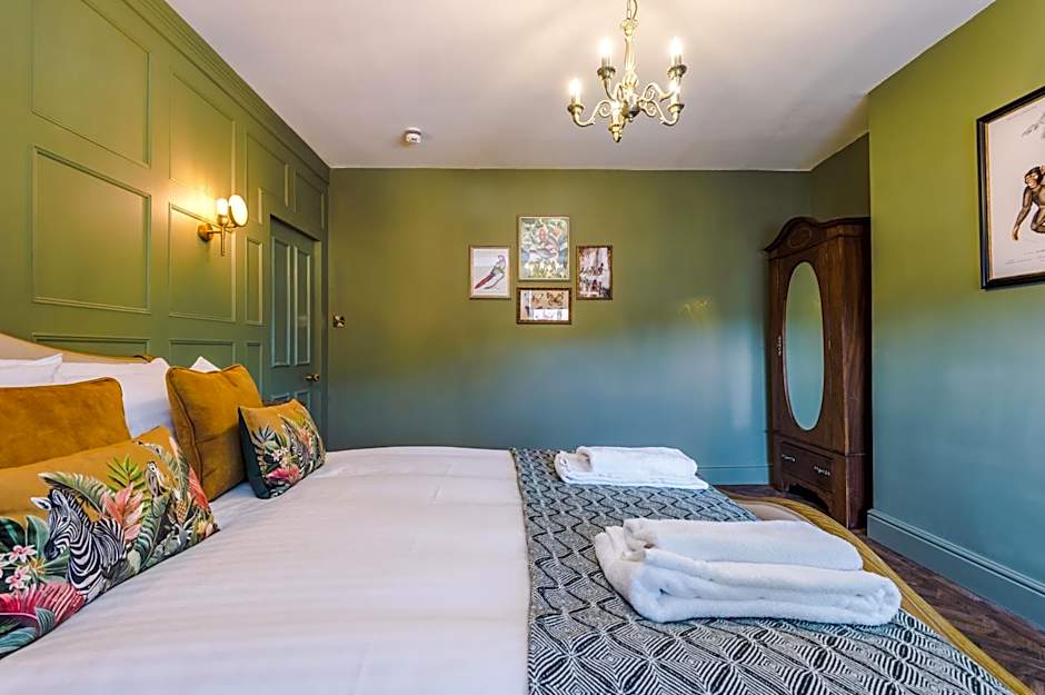 Russell Court by Orenda-Luxe