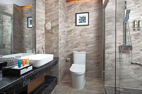 1 King Bed and 1 Double Bed Deluxe Room Non-Smoking