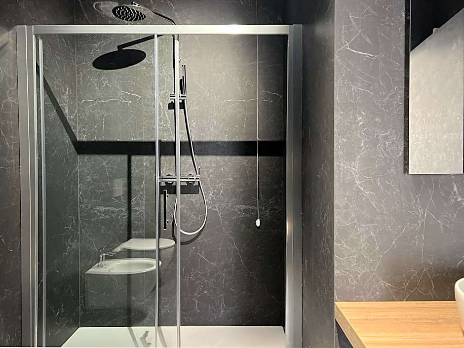 Glass House - Smart Rooms & Parking