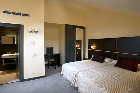 Duplex Twin Room with Living Room