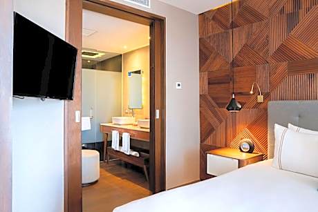 One-Bedroom King Suite with Terrace