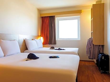 Standard room with 2 double beds