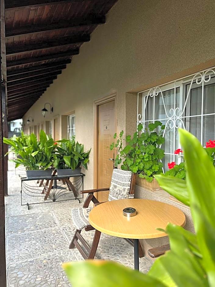 Lotus Family Hotel - Free Parking