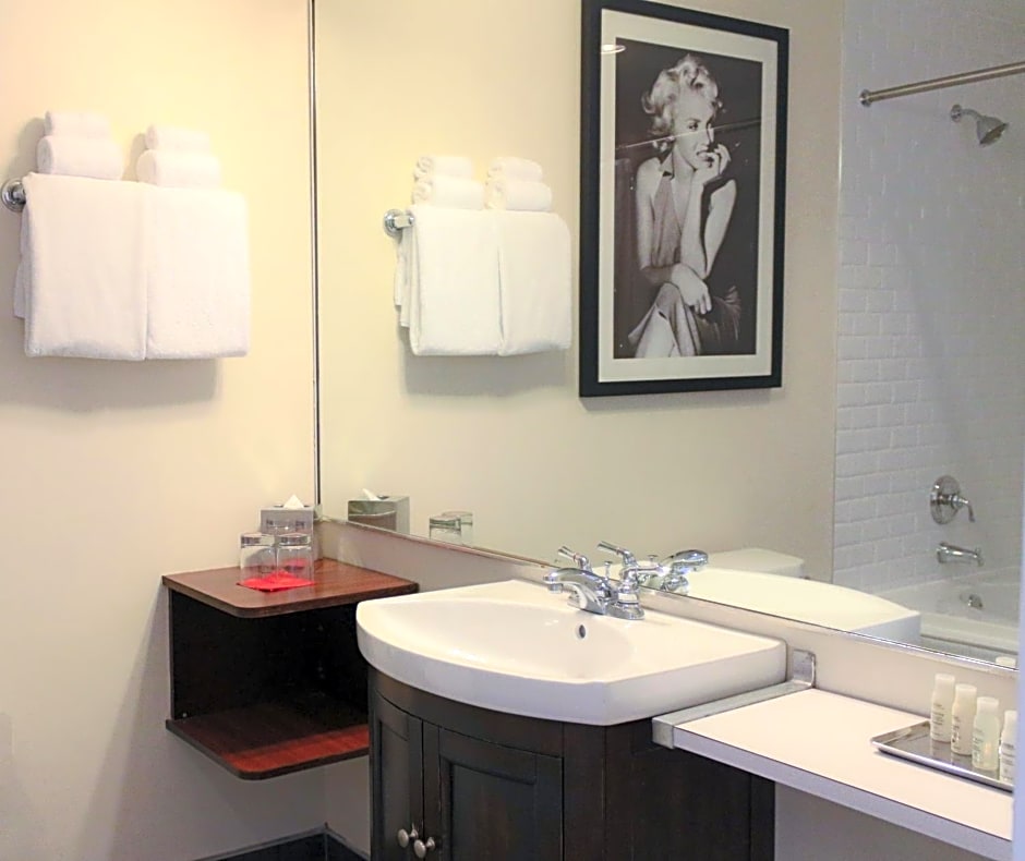 Artmore Hotel