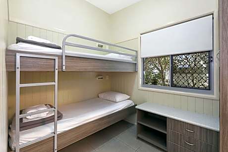 Standard Cabin – Sleeps 5