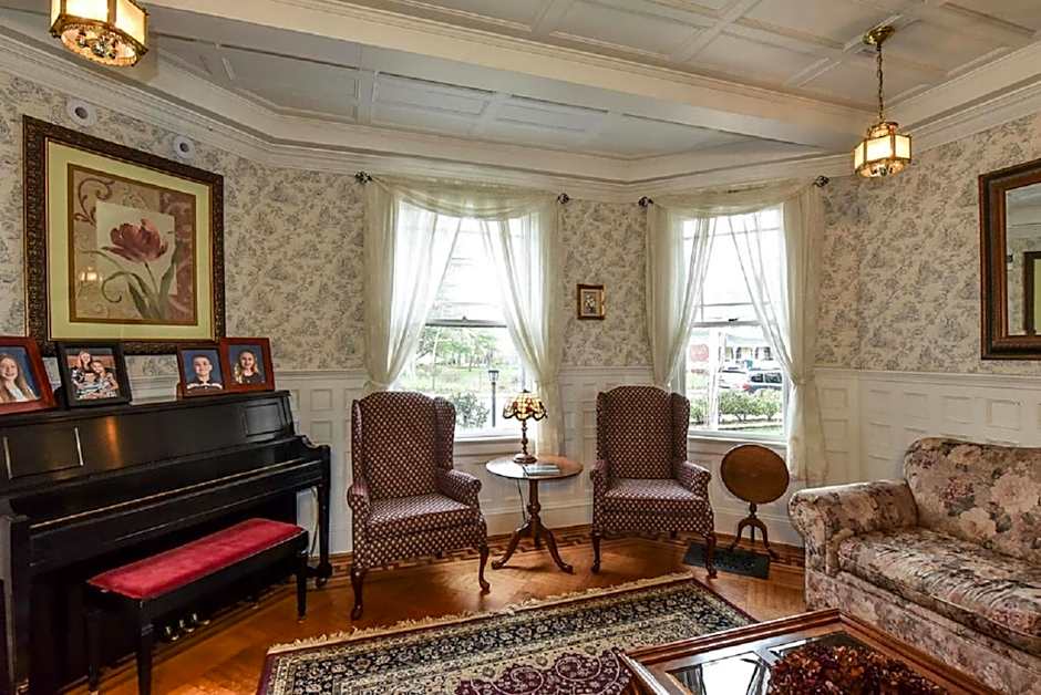 Saltair Inn Waterfront B&B