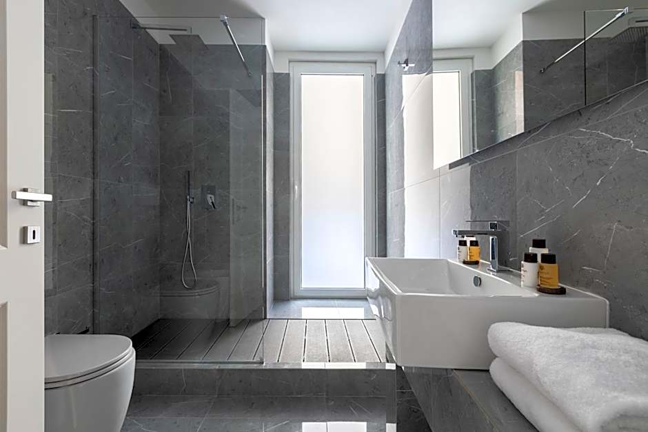 Louly Trevi Fountain