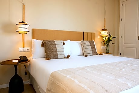 STUDIO DELUXE WITH LARGE BED