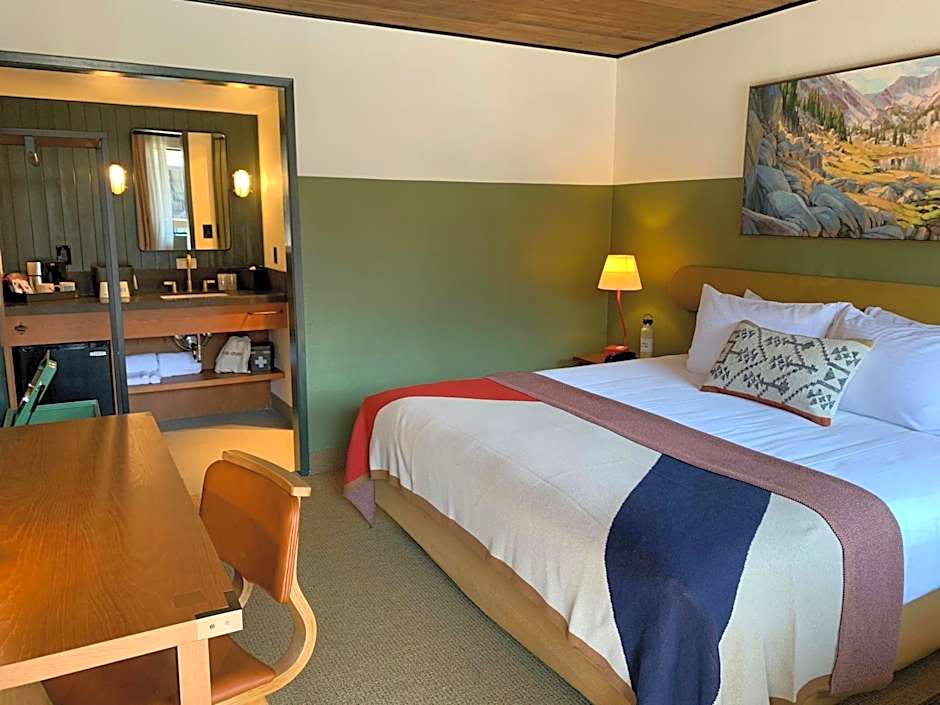 Station House Inn South Lake Tahoe, by Oliver