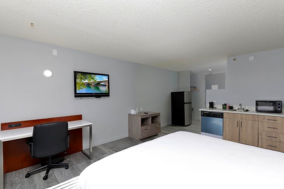 Studio 6 Suites Lake Havasu City, AZ