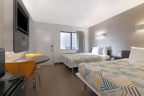 2 Full Beds | Micfridge