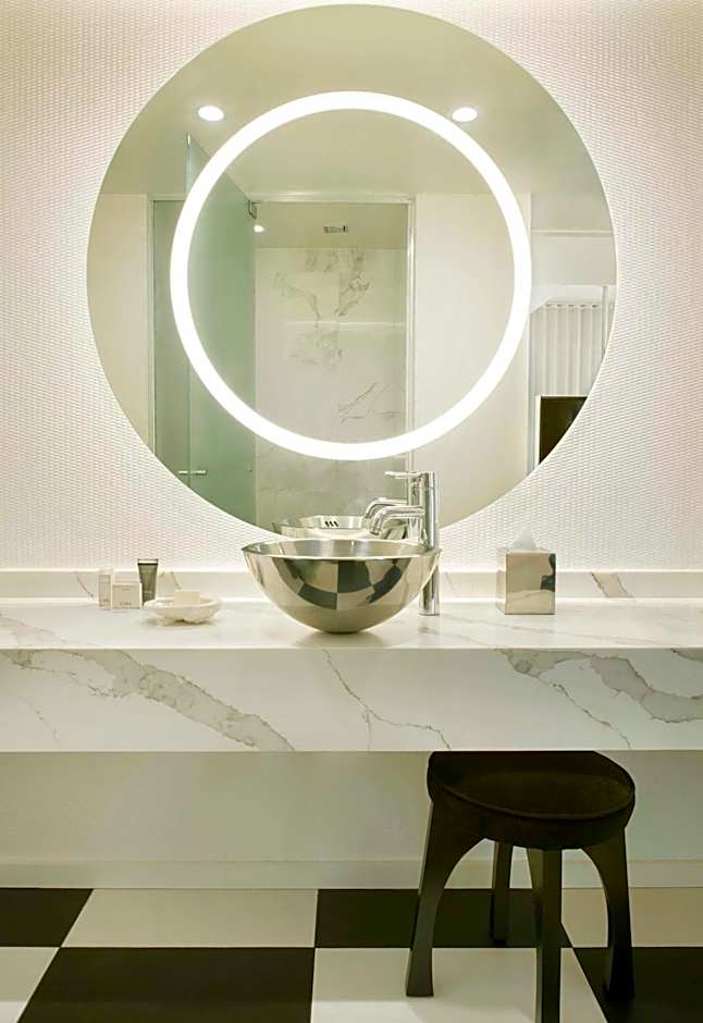 The Valorian Los Angeles, Curio Collection by Hilton