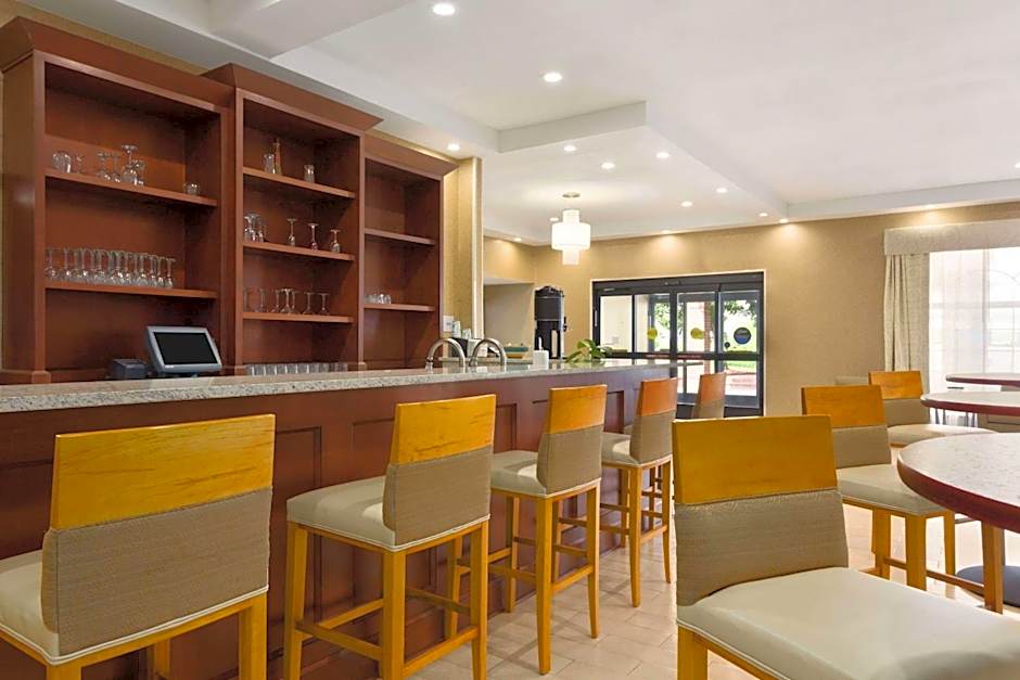 Wyndham Garden Grand Rapids Airport