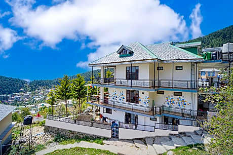 Young Monk Hostel & Cafe Dharamkot