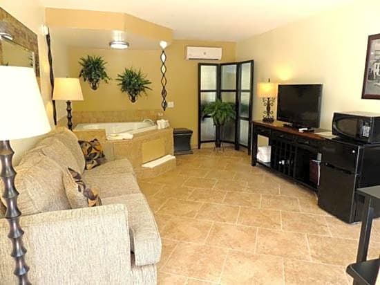 Carmel Inn and Suites Thibodaux