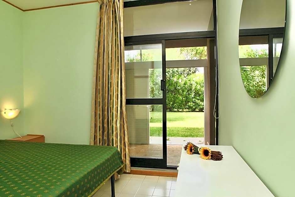 IssTravel, Holiday Homes in Marina di Bibbona from 400 to 900 meters from the sea, apartments 6 beds with private outdoor area