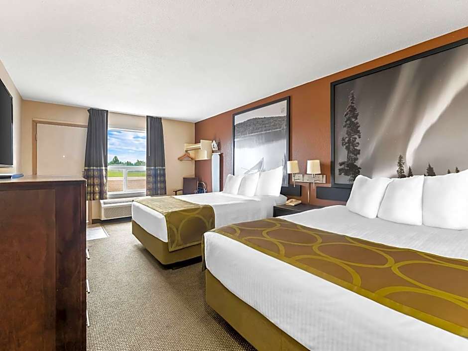 Super 8 by Wyndham Meadow Lake