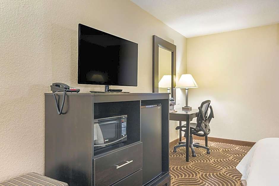 Quality Inn & Suites Florence - Cincinnati South