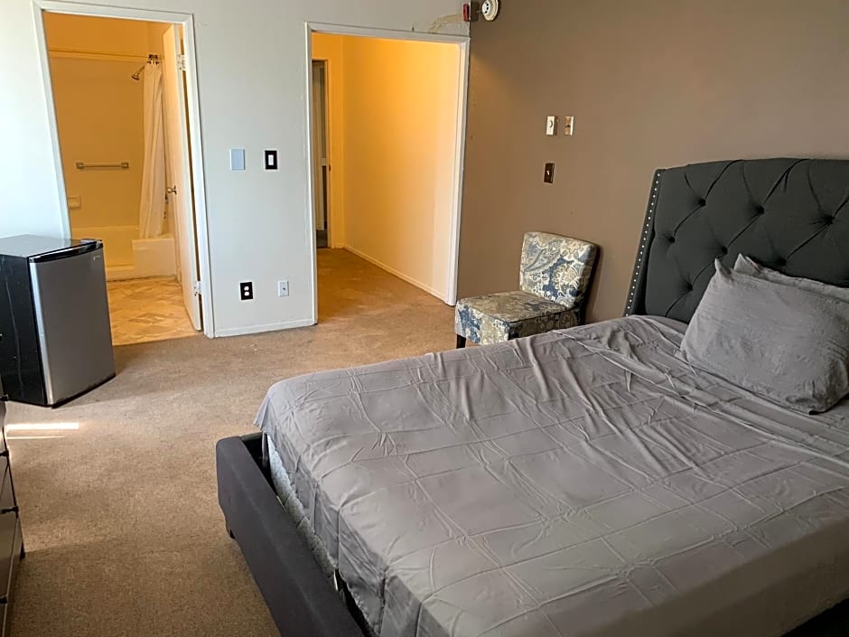 Deluxe Hotel Style Unit (B08)