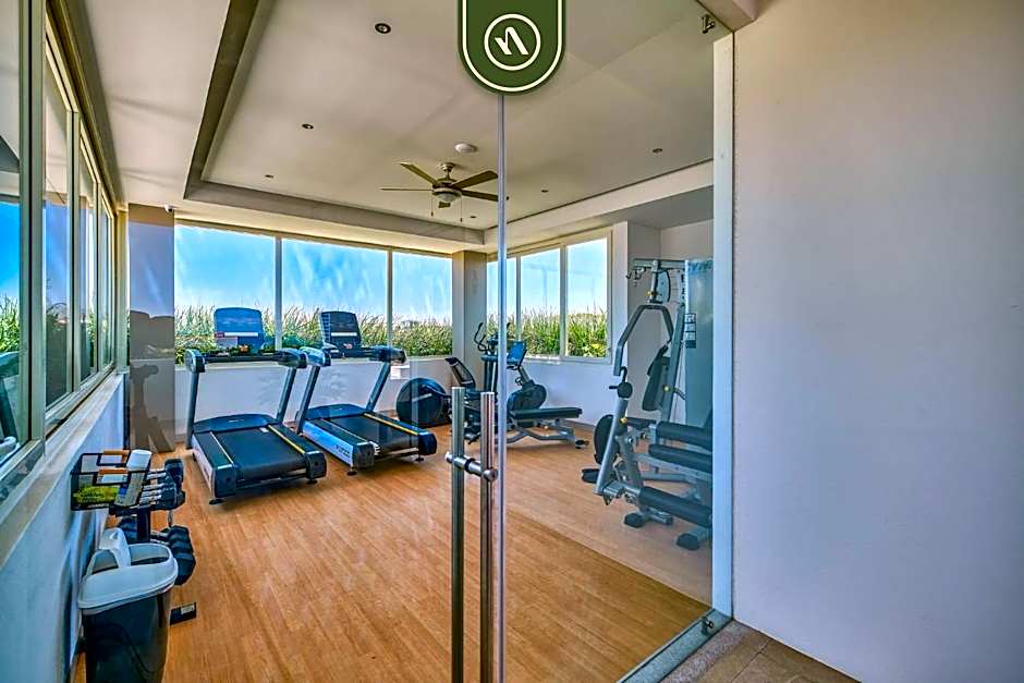 2BR Condo with Rooftop Pool - Private Terrace