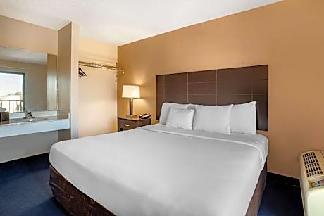 1 King Bed 2 Queen Beds Suite Nonsmoking