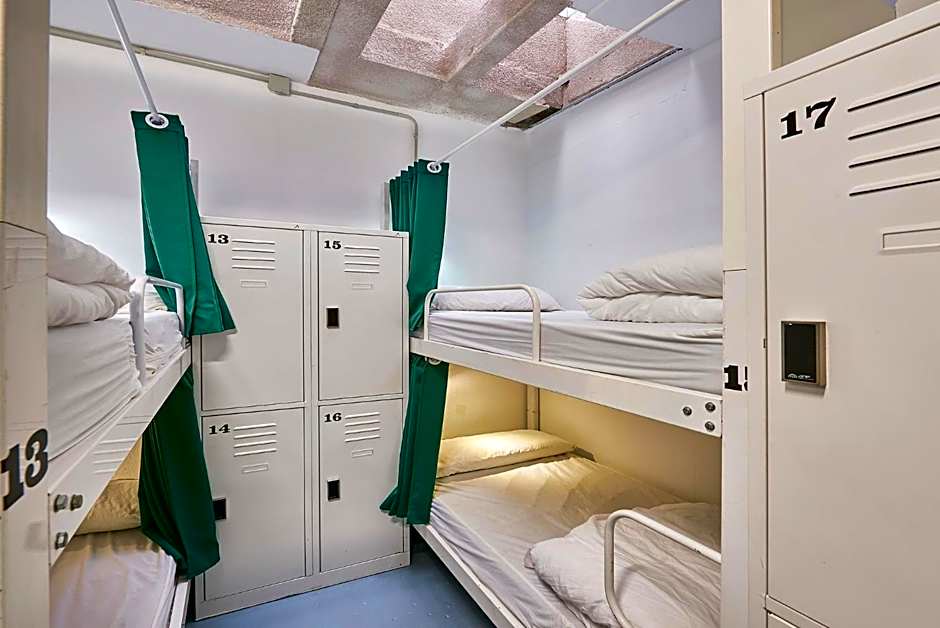 Hola Hostal Collblanc