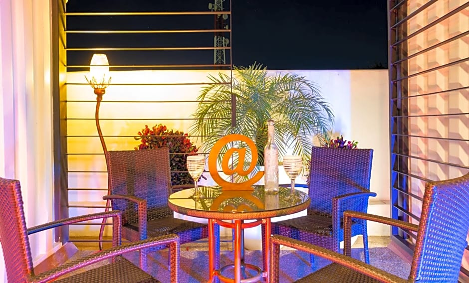 Container Inn