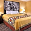 Super 8 by Wyndham Pasadena