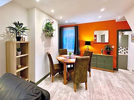 Crow Hill House - Contractors or Family Holidays