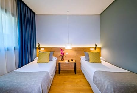 Standard Twin Room (2 Twin Beds)