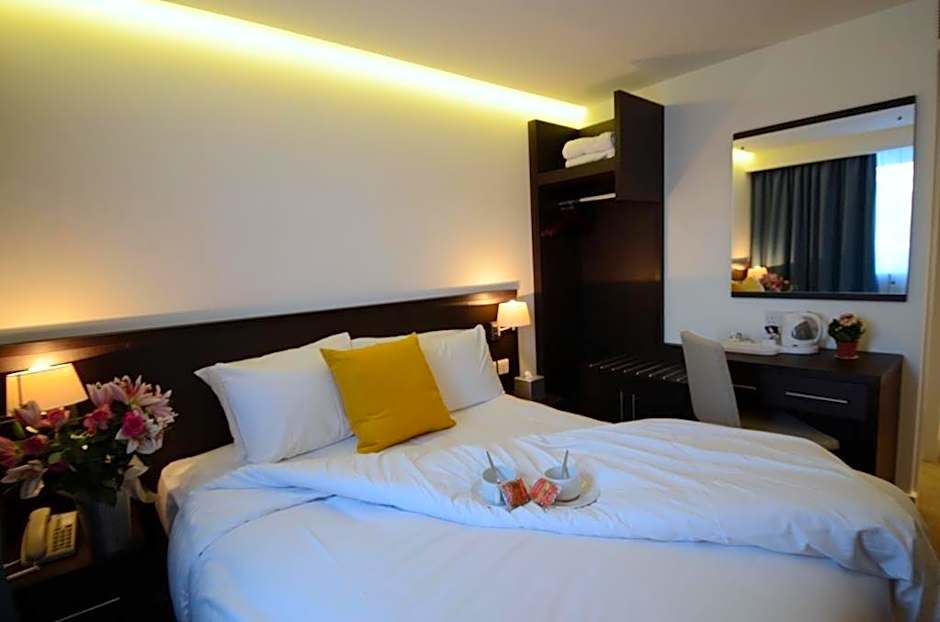 Pelican London Hotel And Residence