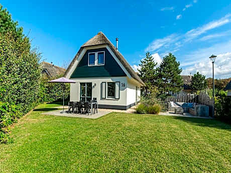 Villa in Julianadorp near the Beach