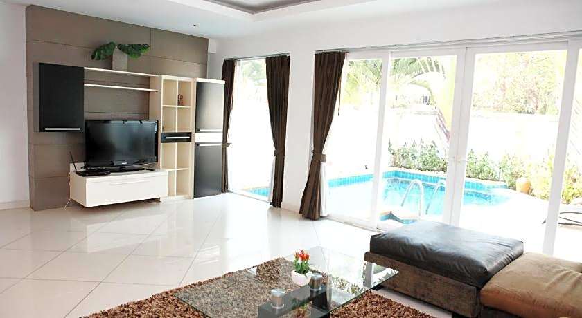 Hidden Palm Pool Villas