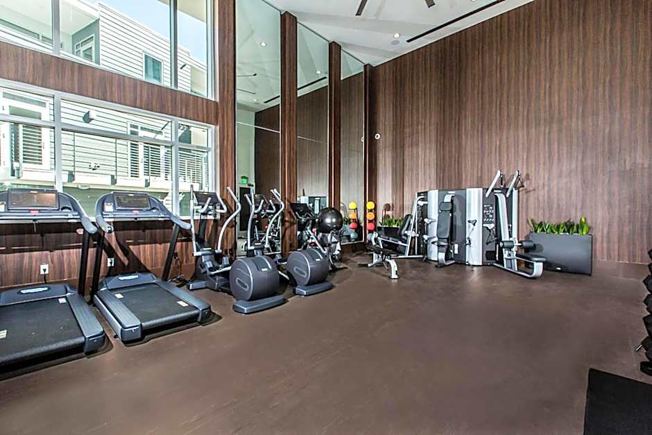 Fairfax District Chic City Oasis 2 BR Apt with Den 136
