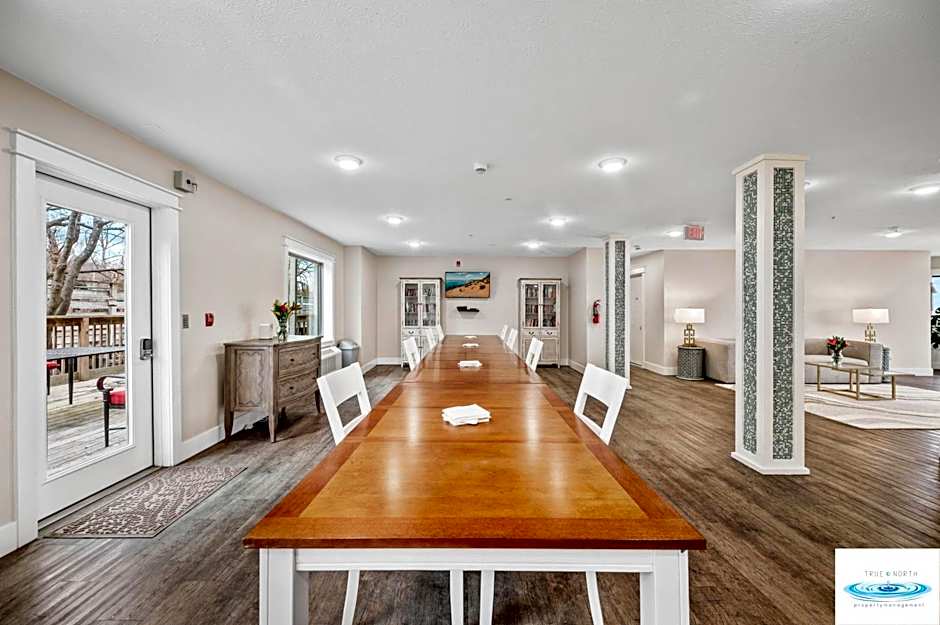 Gold Coast Inn ⁀➷ Breathtaking Sunsets ➠ Standard Lake View Room ➠ 106
