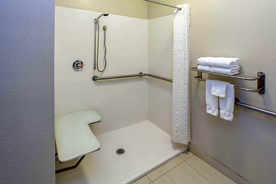 Hawthorn Suites Bloomington