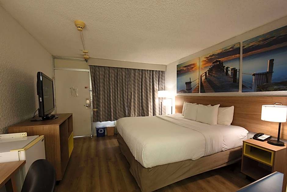 Days Inn by Wyndham Stuart