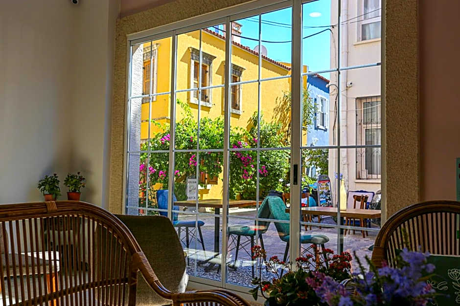 AtaÇesme Otel