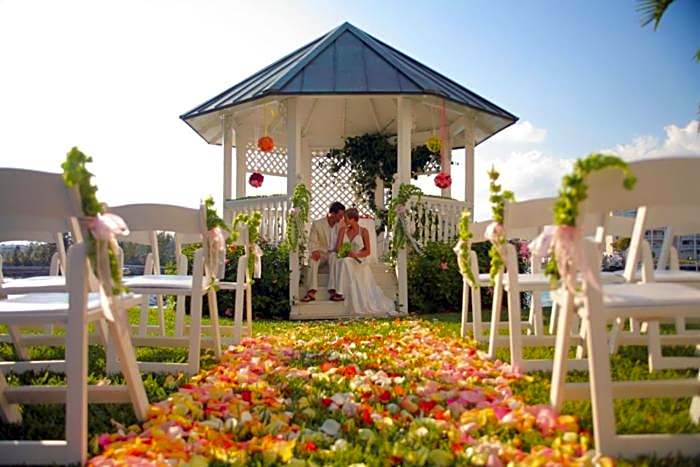 Pelican Bay Hotel