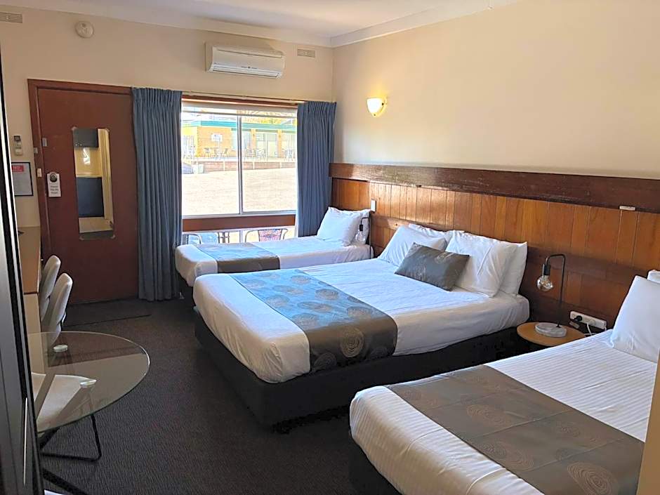 Hi Way Eight Motor Inn