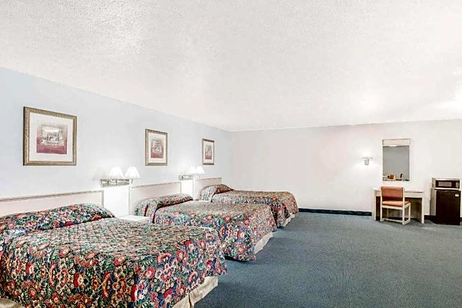 Travelodge by Wyndham Parkersburg