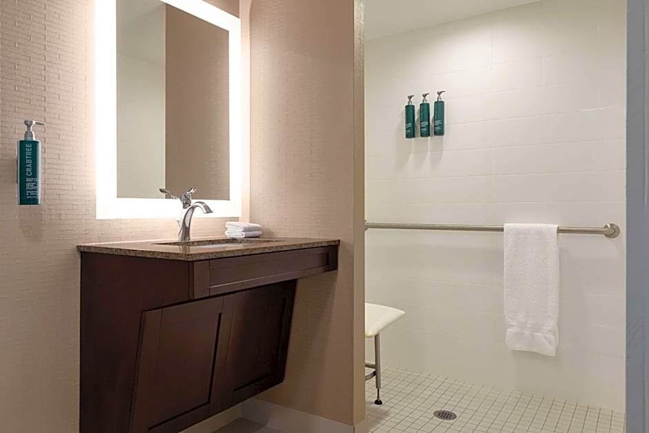 DoubleTree by Hilton New York LaGuardia Airport