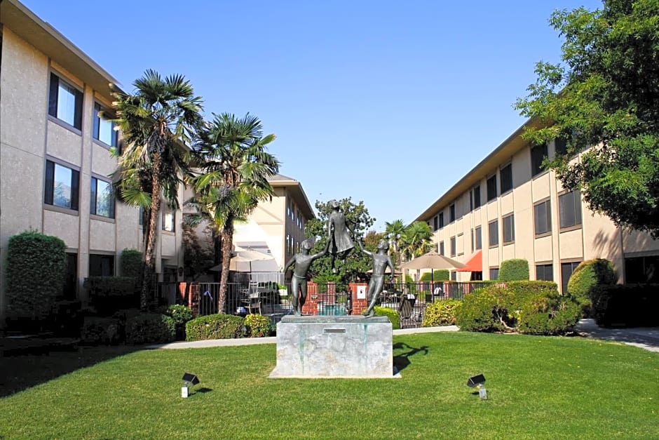 University Square Hotel