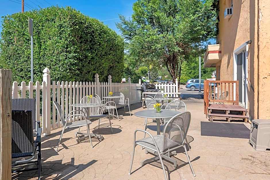 Econo Lodge Inn & Suites Durango