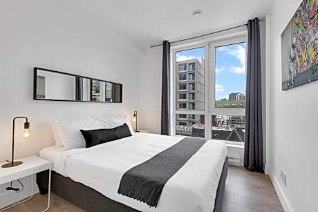 Three-Bedroom Apartment with Balcony